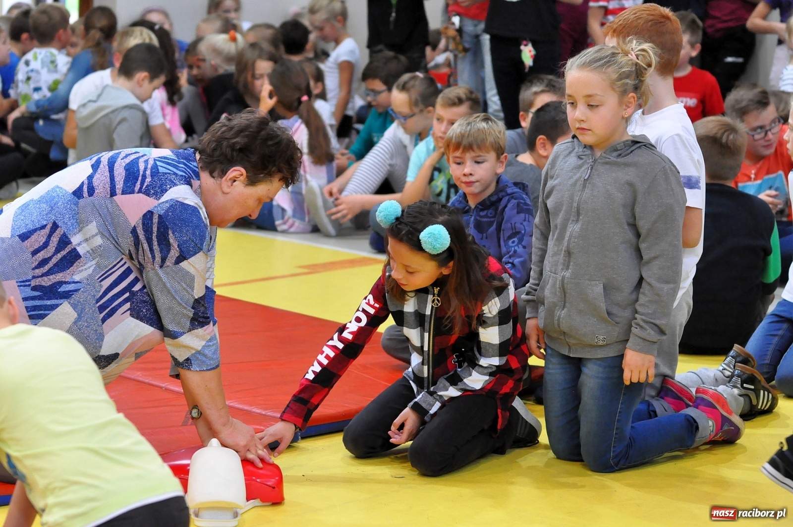 Zdjęcie w galerii na portalu naszraciborz.pl: #UczymyRatować w SP 1 na Ostrogu [FOTO i WIDEO]  wiadomości z regionu