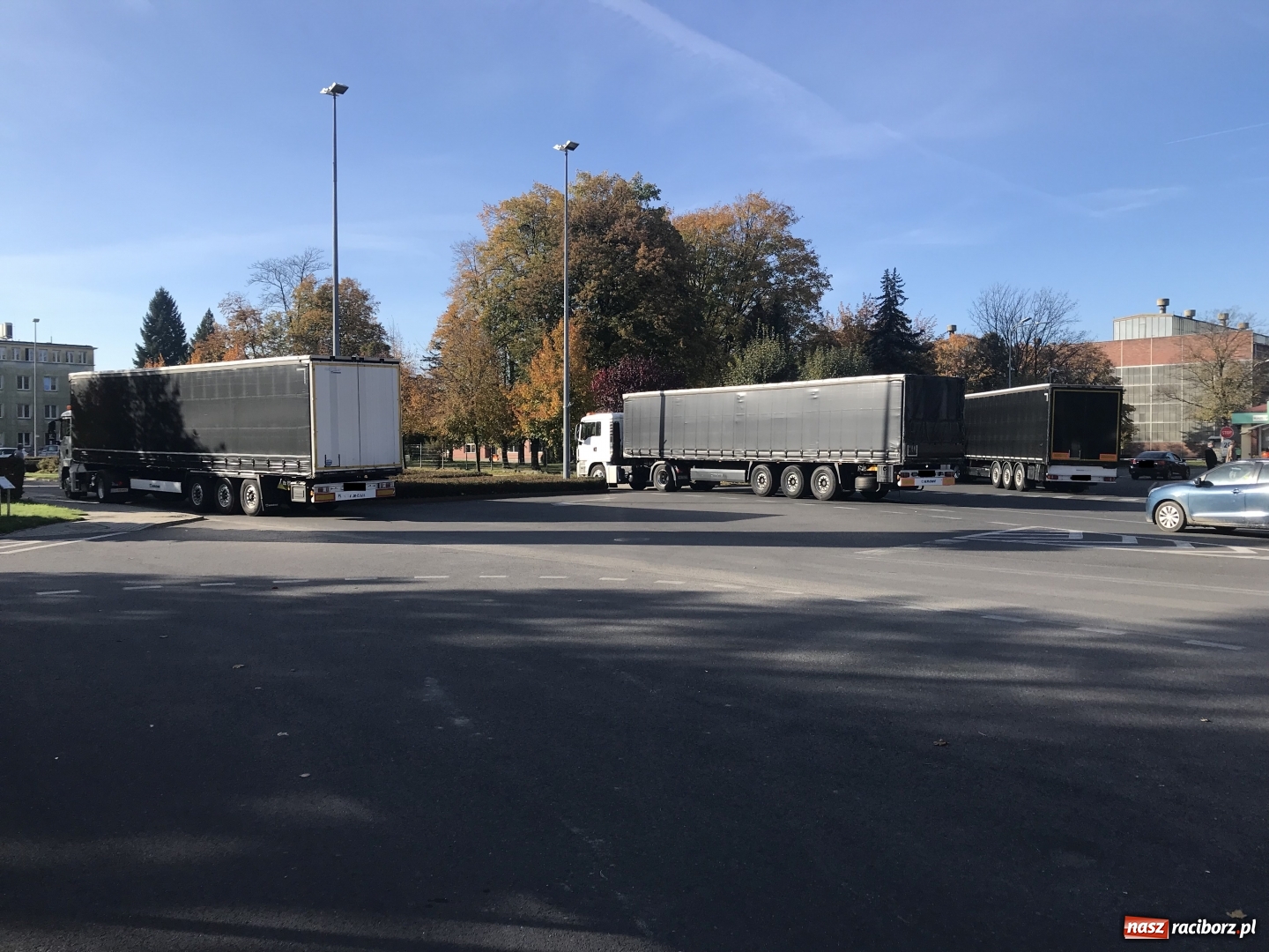 Zdjęcie w galerii na portalu naszraciborz.pl: Zablokowano wjazdy do Rafako. Wierzyciele żądają zapłaty!  wiadomości z regionu