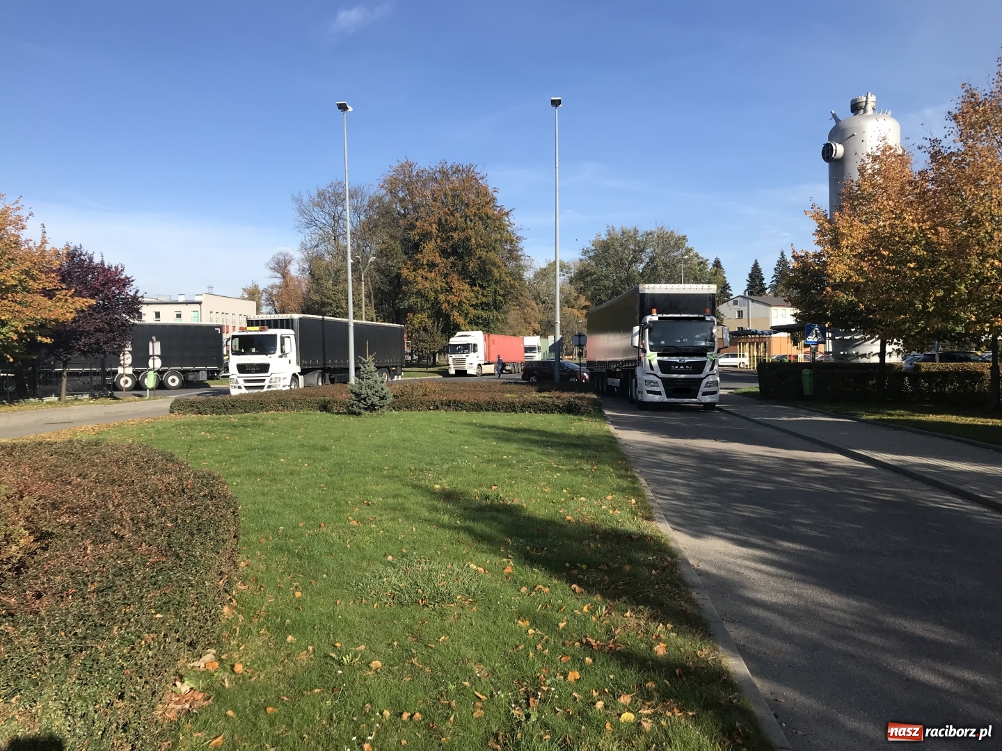Zdjęcie w galerii na portalu naszraciborz.pl: Zablokowano wjazdy do Rafako. Wierzyciele żądają zapłaty!  wiadomości z regionu