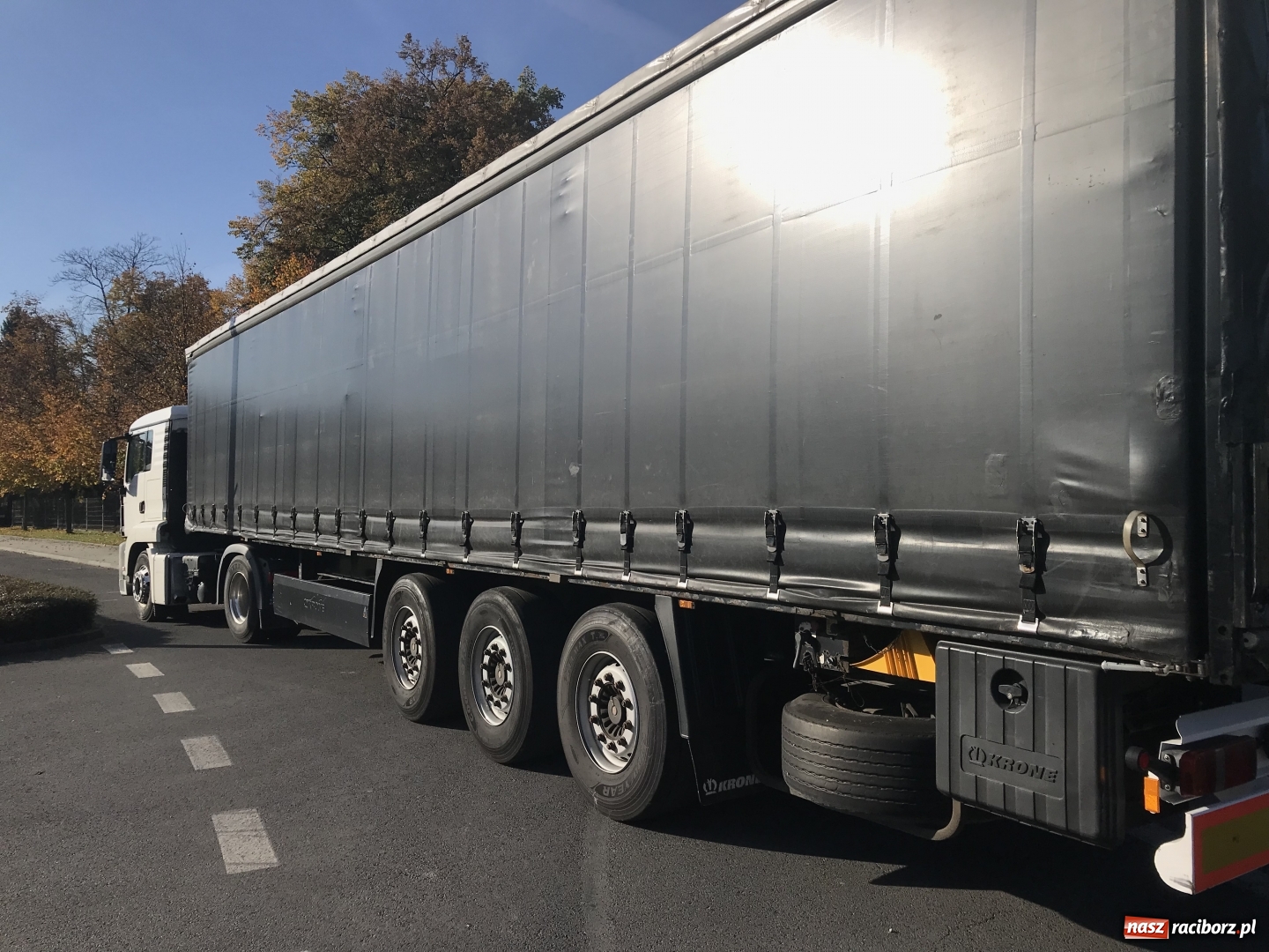 Zdjęcie w galerii na portalu naszraciborz.pl: Zablokowano wjazdy do Rafako. Wierzyciele żądają zapłaty!  wiadomości z regionu