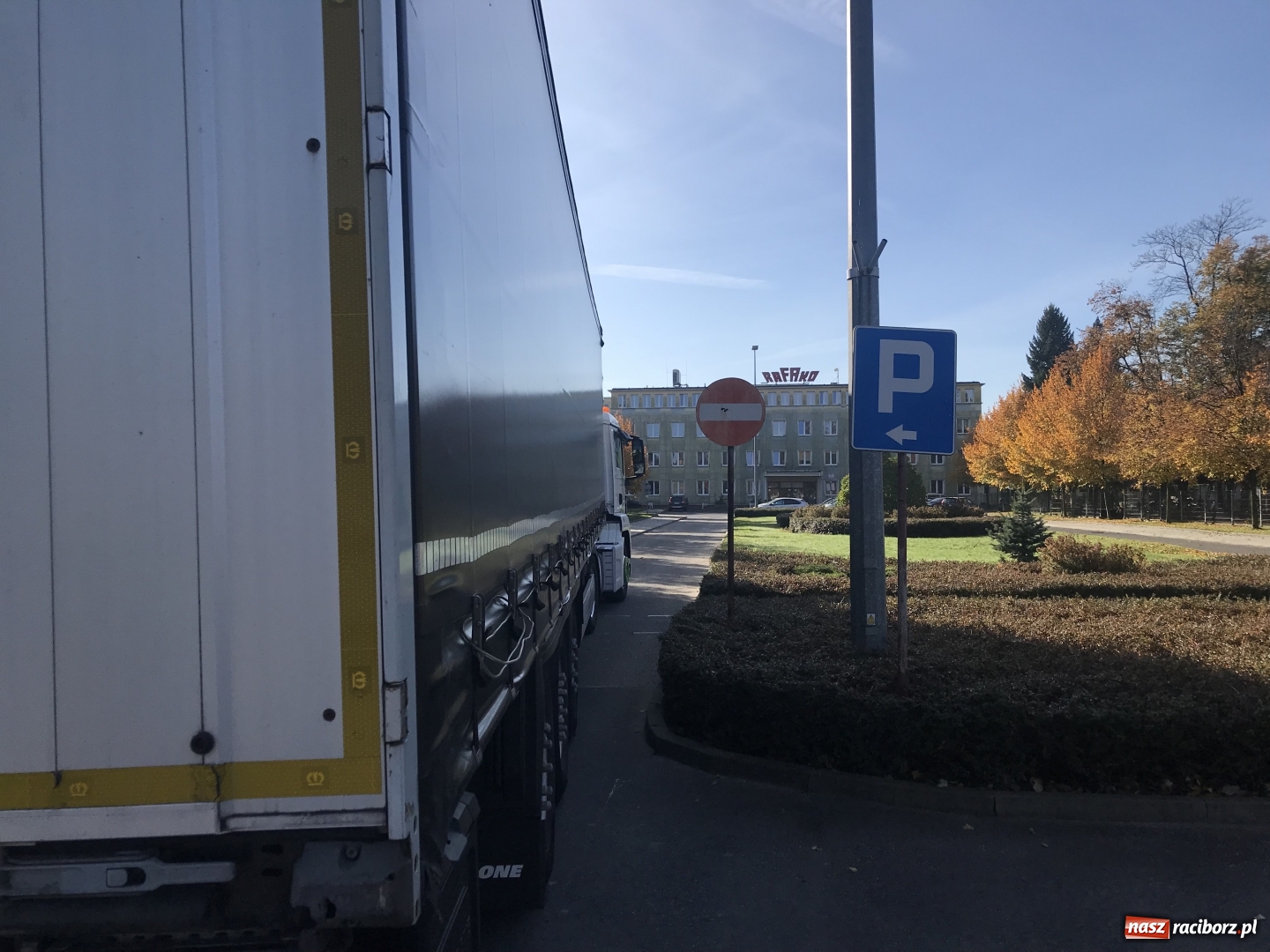 Zdjęcie w galerii na portalu naszraciborz.pl: Zablokowano wjazdy do Rafako. Wierzyciele żądają zapłaty!  wiadomości z regionu