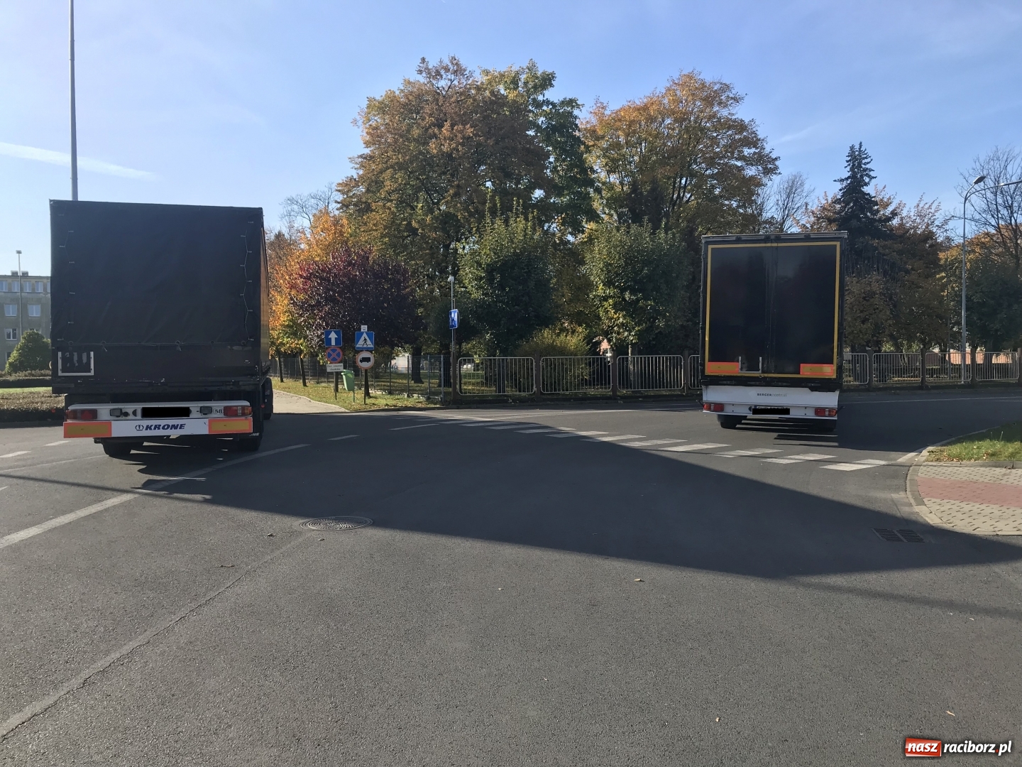 Zdjęcie w galerii na portalu naszraciborz.pl: Zablokowano wjazdy do Rafako. Wierzyciele żądają zapłaty!  wiadomości z regionu