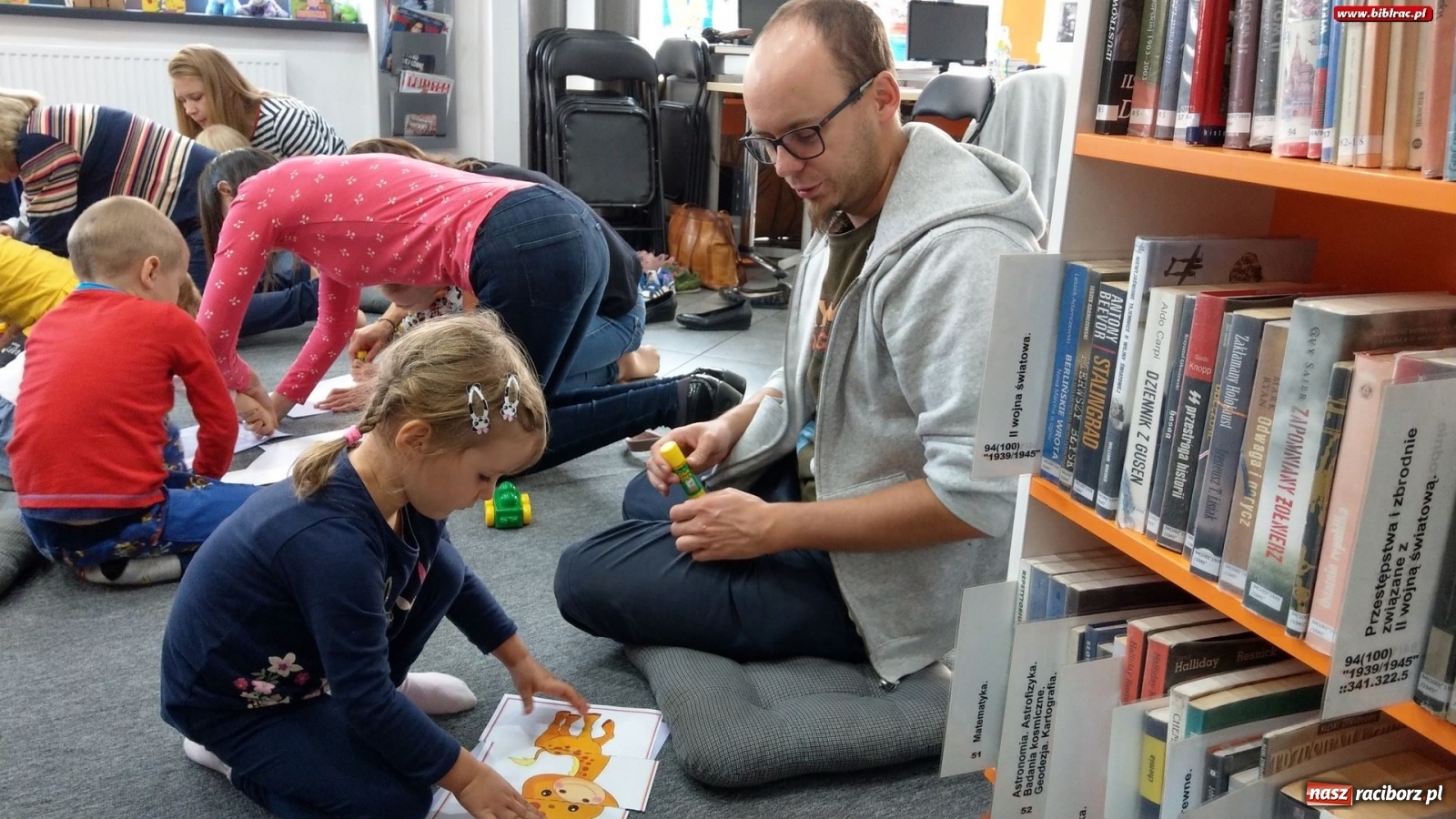 Zdjęcie w galerii na portalu naszraciborz.pl: Zwierzaki-dzieciaki w Klubie Malucha na Ostrogu wiadomości z regionu