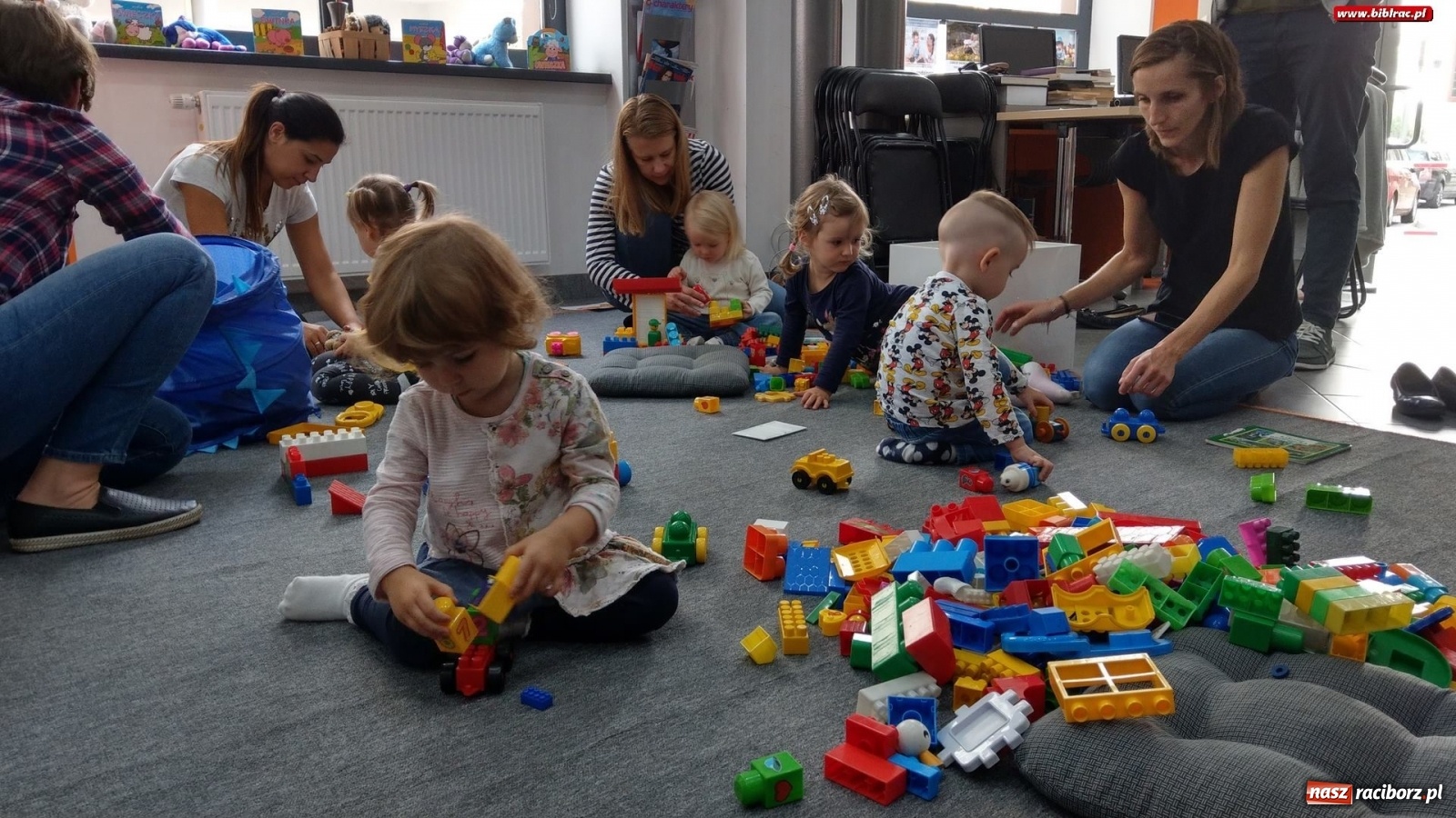 Zdjęcie w galerii na portalu naszraciborz.pl: Zwierzaki-dzieciaki w Klubie Malucha na Ostrogu wiadomości z regionu