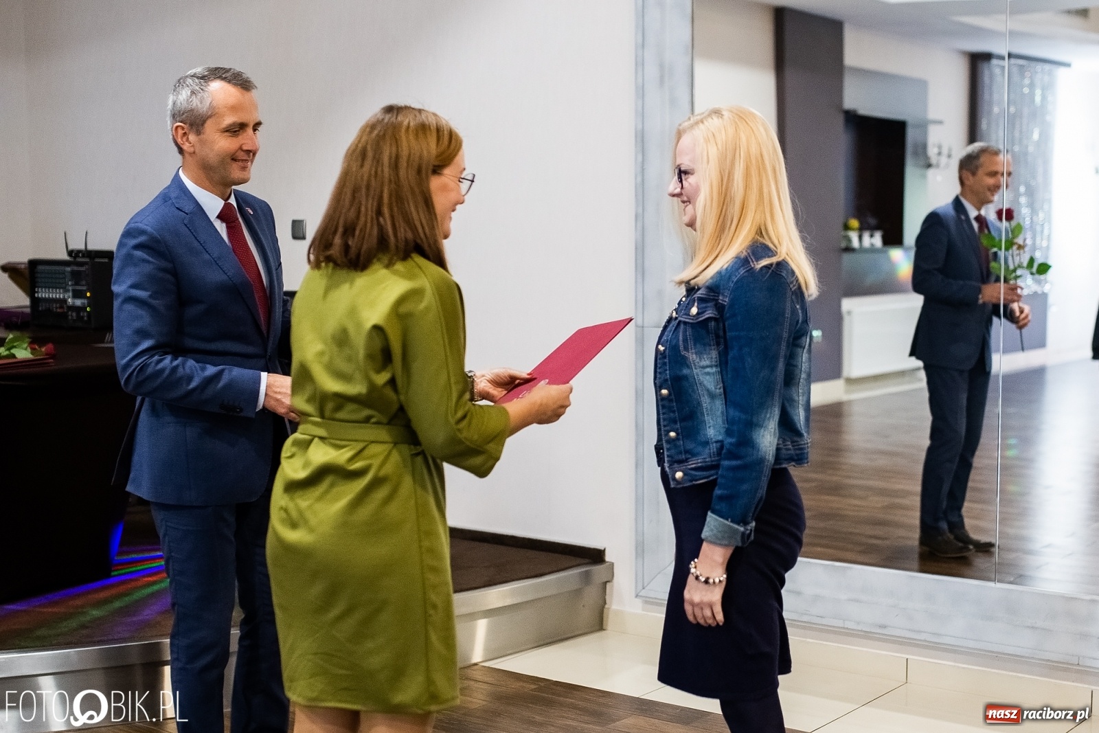 Zdjęcie w galerii na portalu naszraciborz.pl: Miejskie obchody Święta Edukacji Narodowej [FOTO] wiadomości z regionu