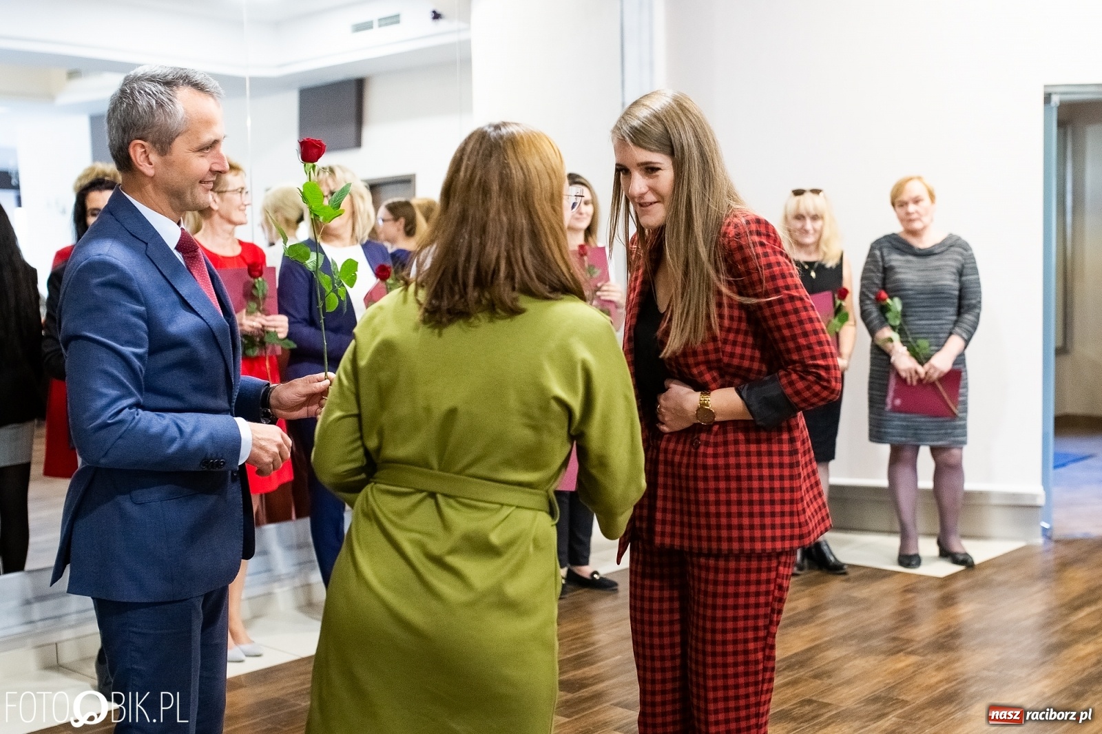 Zdjęcie w galerii na portalu naszraciborz.pl: Miejskie obchody Święta Edukacji Narodowej [FOTO] wiadomości z regionu