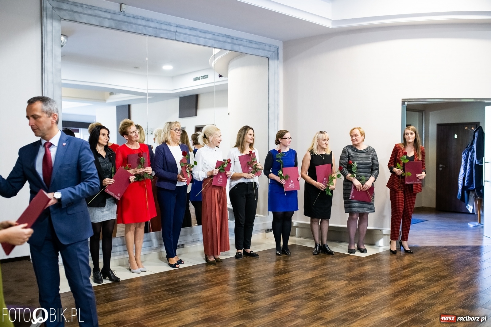 Zdjęcie w galerii na portalu naszraciborz.pl: Miejskie obchody Święta Edukacji Narodowej [FOTO] wiadomości z regionu