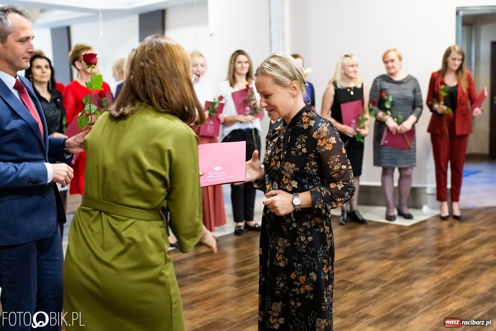 Zdjęcie w galerii na portalu naszraciborz.pl: Miejskie obchody Święta Edukacji Narodowej [FOTO] wiadomości z regionu