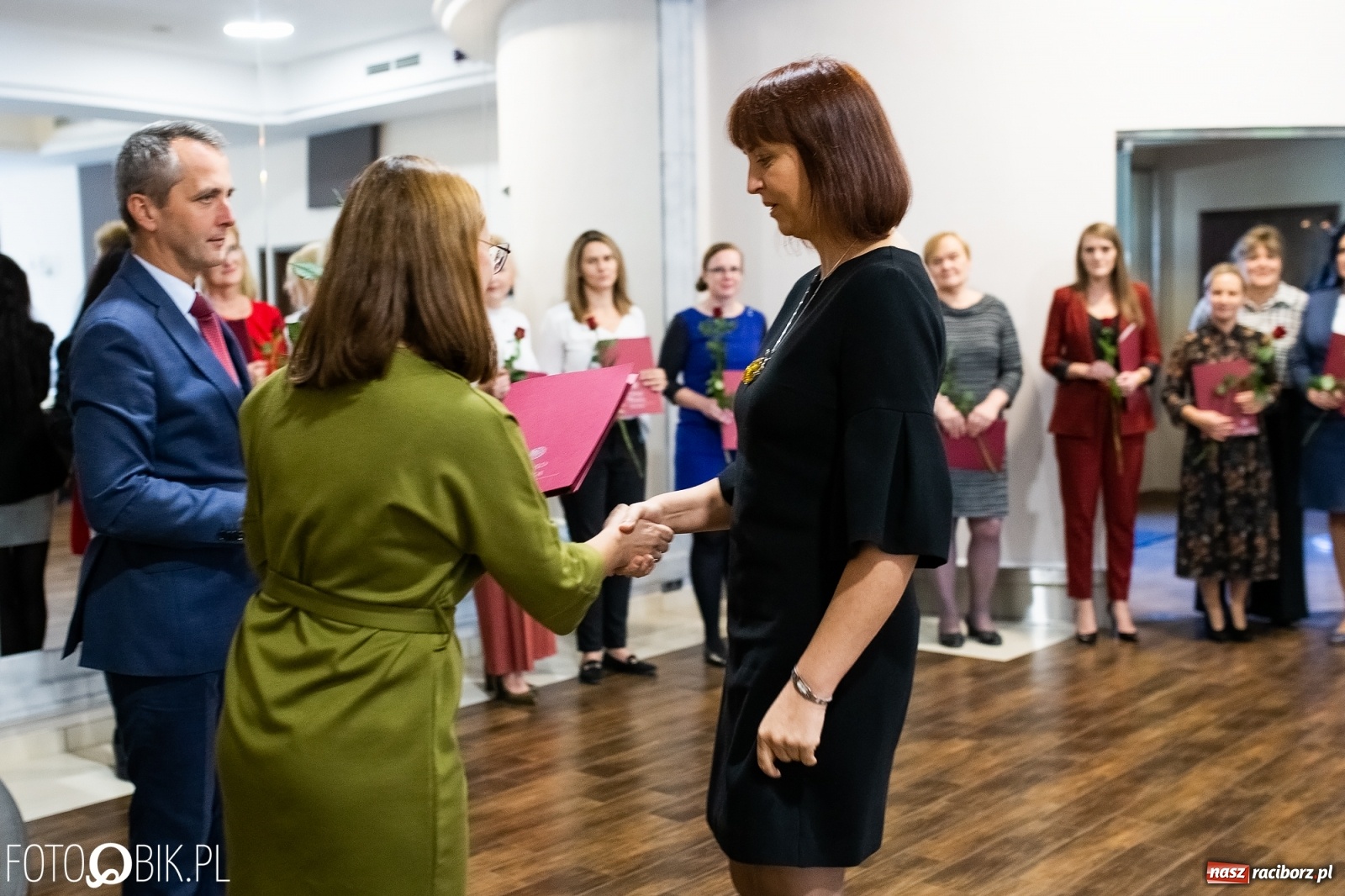 Zdjęcie w galerii na portalu naszraciborz.pl: Miejskie obchody Święta Edukacji Narodowej [FOTO] wiadomości z regionu
