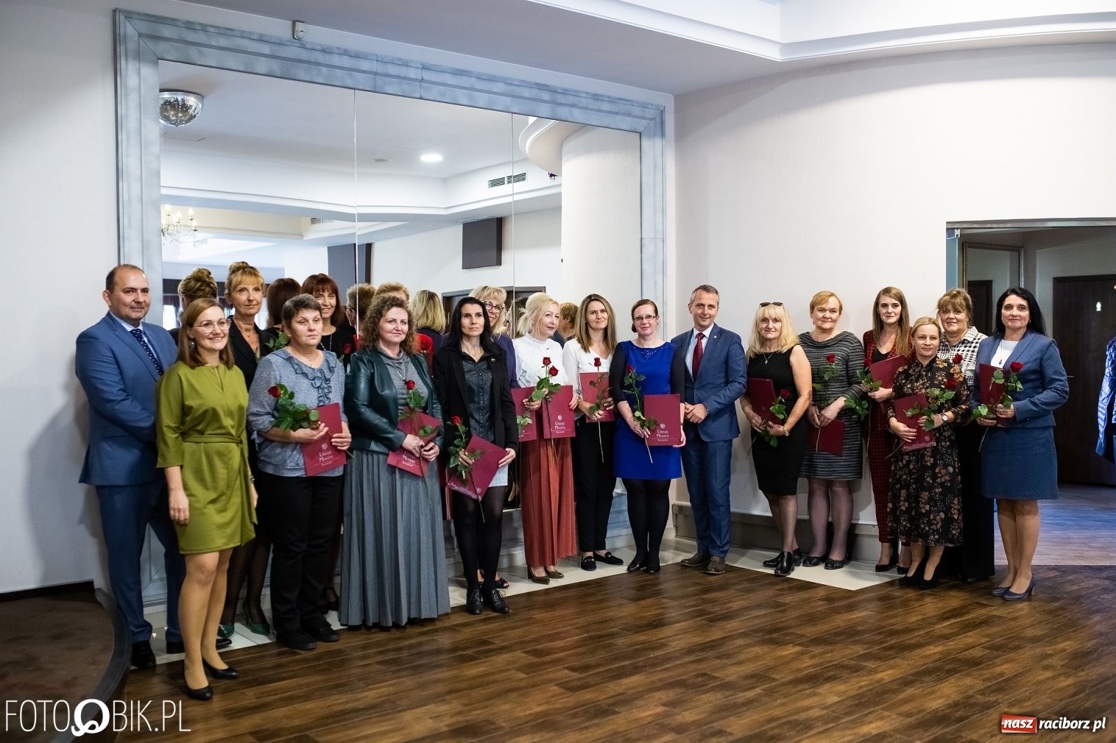 Zdjęcie w galerii na portalu naszraciborz.pl: Miejskie obchody Święta Edukacji Narodowej [FOTO] wiadomości z regionu