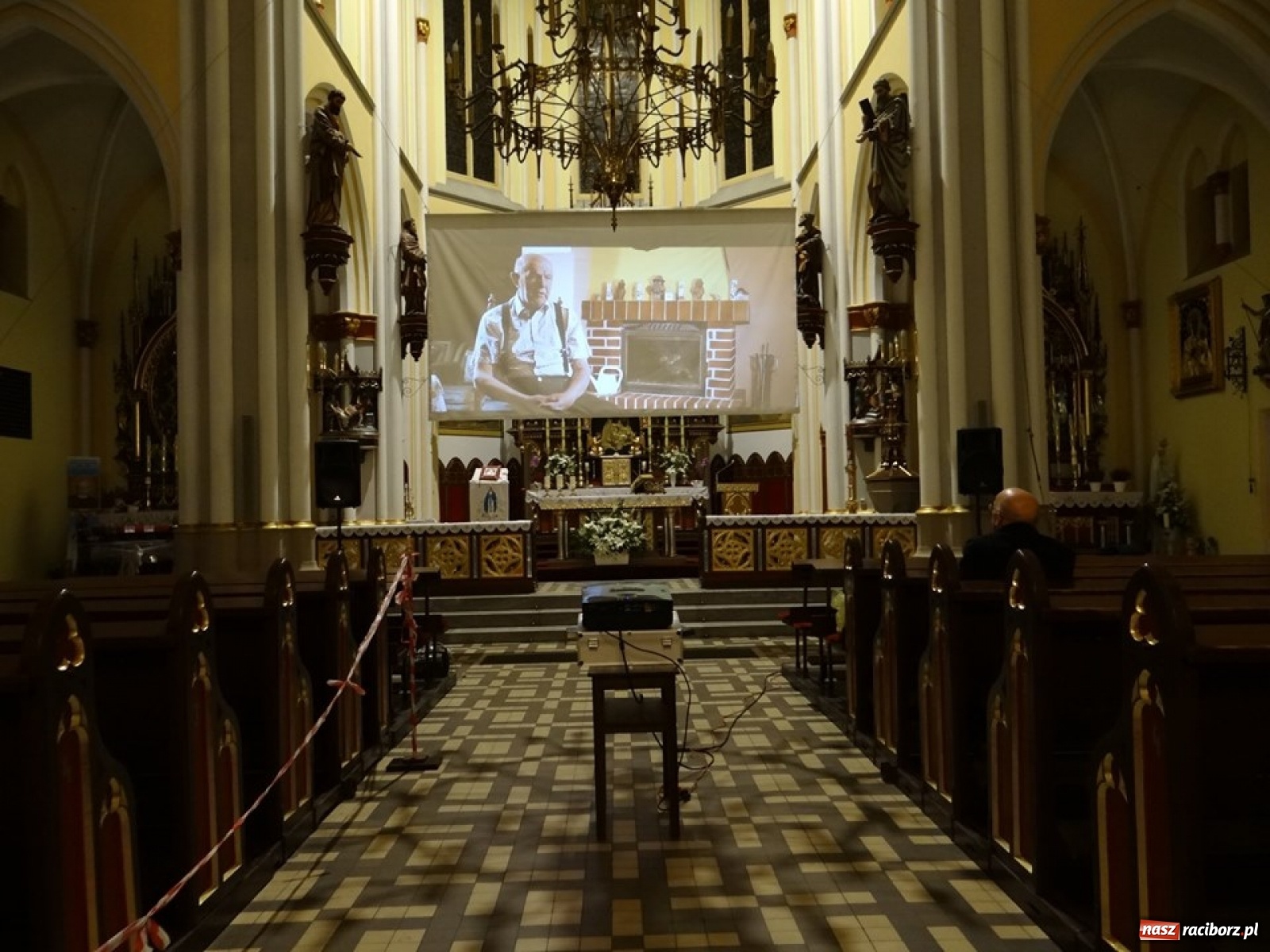 Zdjęcie w galerii na portalu naszraciborz.pl: Kościół na Ostrogu już w niedzielę zamieni się w kino  wiadomości z regionu