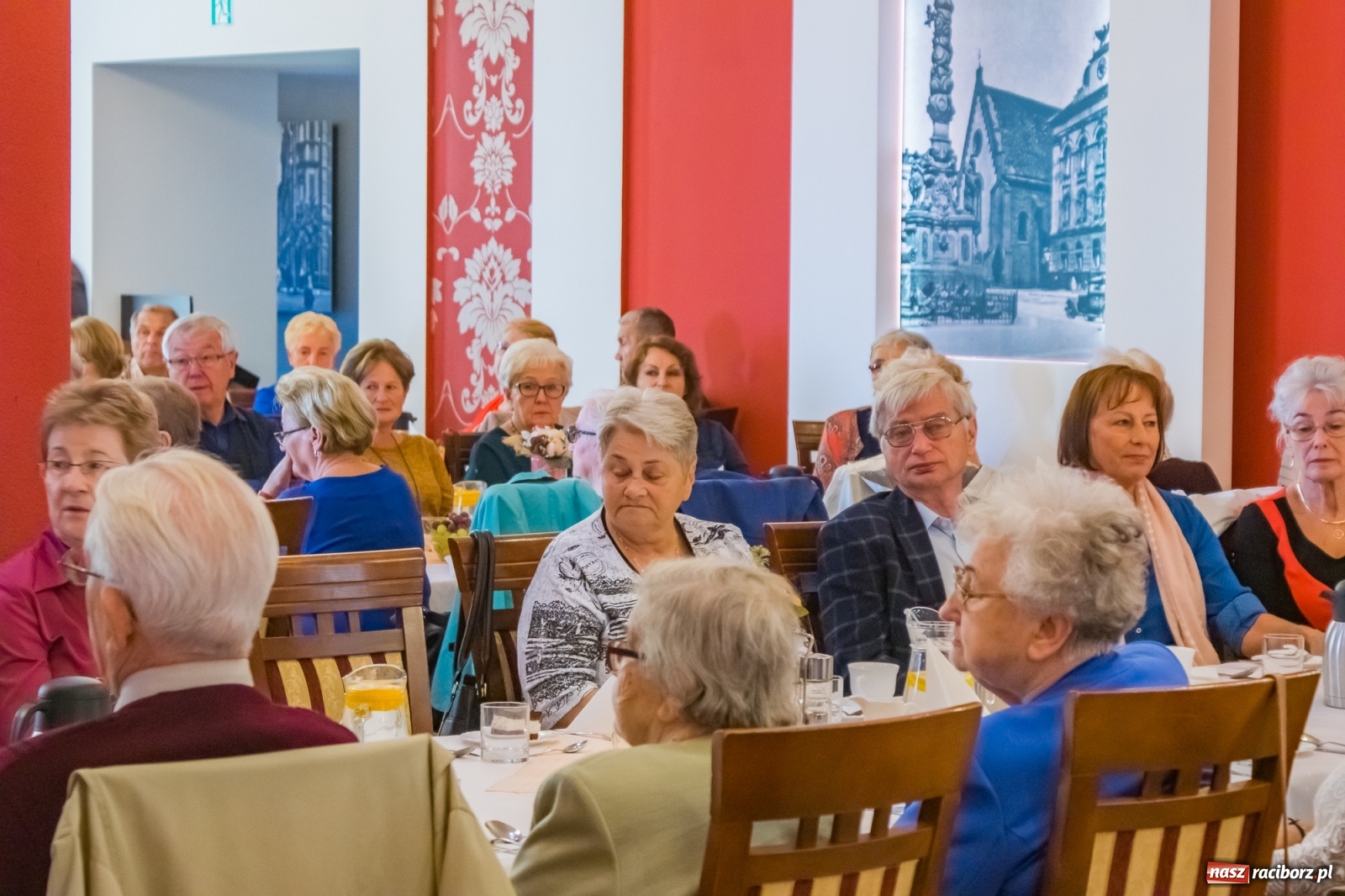 Zdjęcie w galerii na portalu naszraciborz.pl: Seniorzy świętowali w Raciborskiej [FOTO] wiadomości z regionu