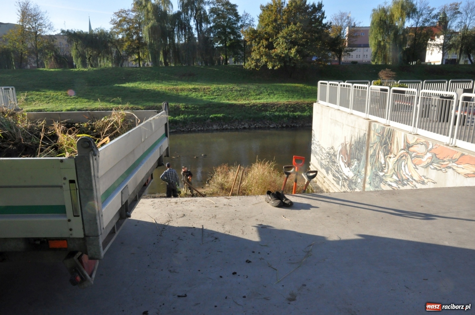 Zdjęcie w galerii na portalu naszraciborz.pl: Co zawiniło? Oficjalne stanowisko w sprawie niskiego stanu wody w Odrze miejskiej  wiadomości z regionu