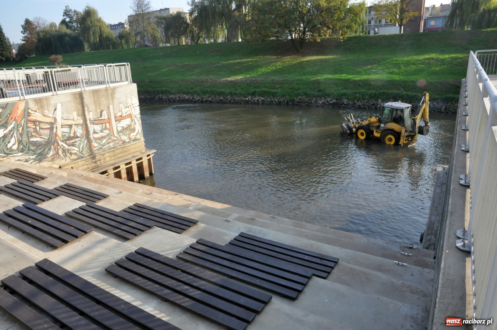 Zdjęcie w galerii na portalu naszraciborz.pl: Co zawiniło? Oficjalne stanowisko w sprawie niskiego stanu wody w Odrze miejskiej  wiadomości z regionu