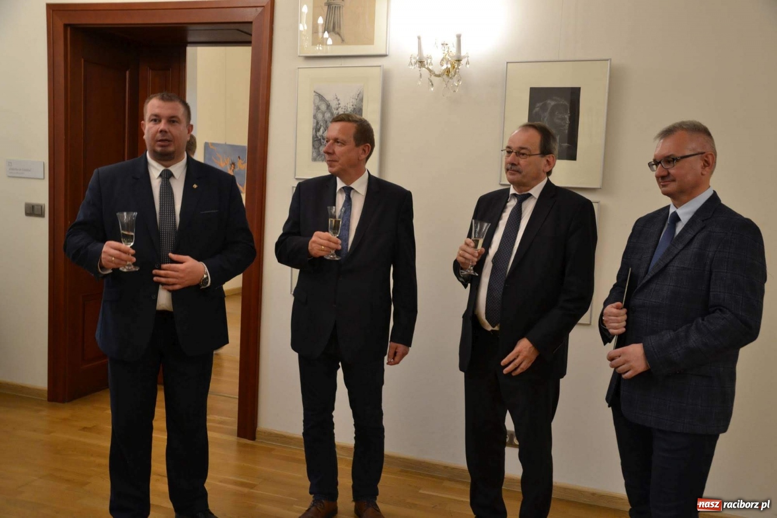 Zdjęcie w galerii na portalu naszraciborz.pl: Młodzieżowy Tydzień Sztuki - wernisaż na Zamku Piastowskim wiadomości z regionu