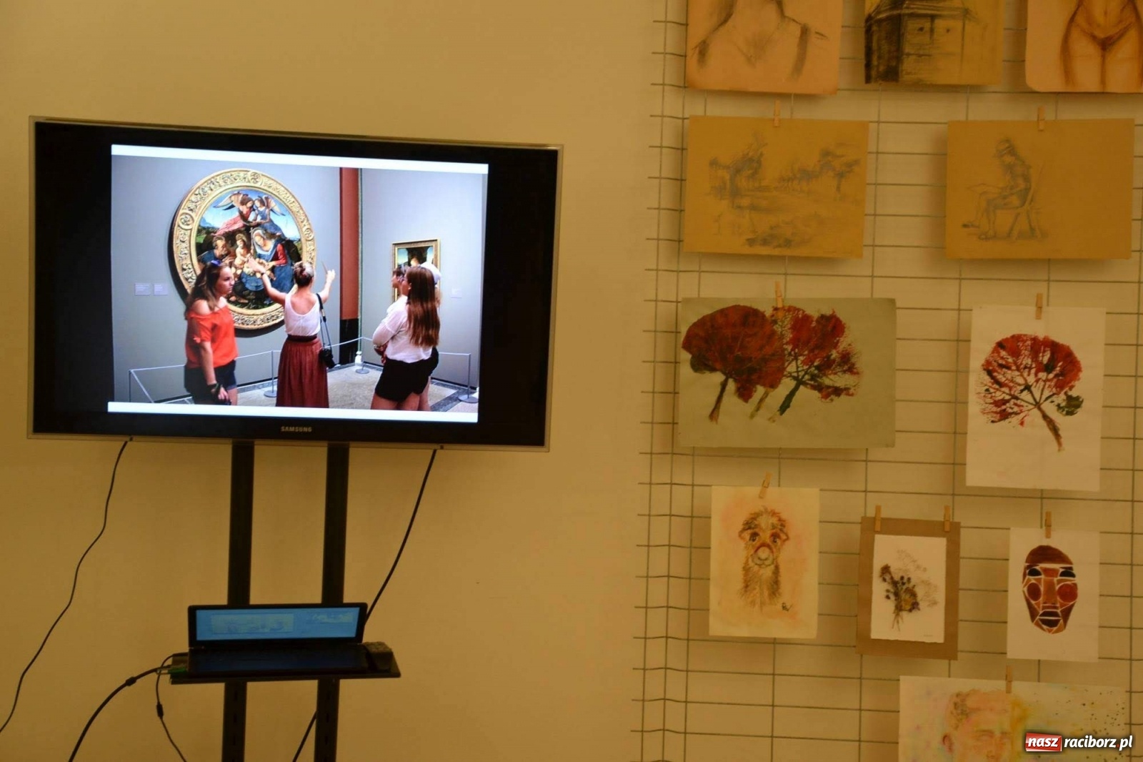 Zdjęcie w galerii na portalu naszraciborz.pl: Młodzieżowy Tydzień Sztuki - wernisaż na Zamku Piastowskim wiadomości z regionu