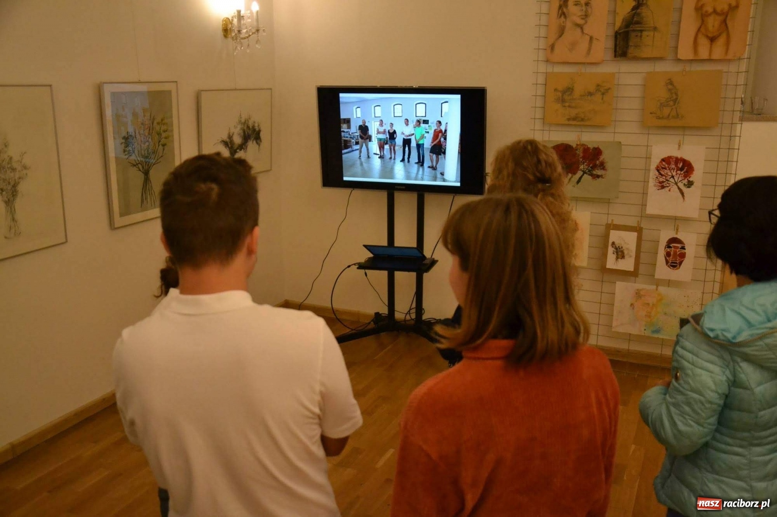 Zdjęcie w galerii na portalu naszraciborz.pl: Młodzieżowy Tydzień Sztuki - wernisaż na Zamku Piastowskim wiadomości z regionu