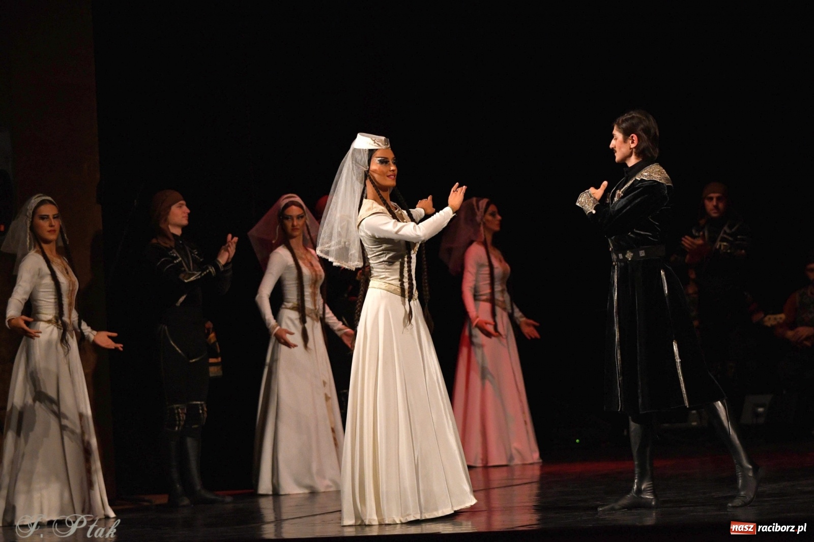 Zdjęcie w galerii na portalu naszraciborz.pl: Narodowa Perła Gruzji na deskach RCK  wiadomości z regionu