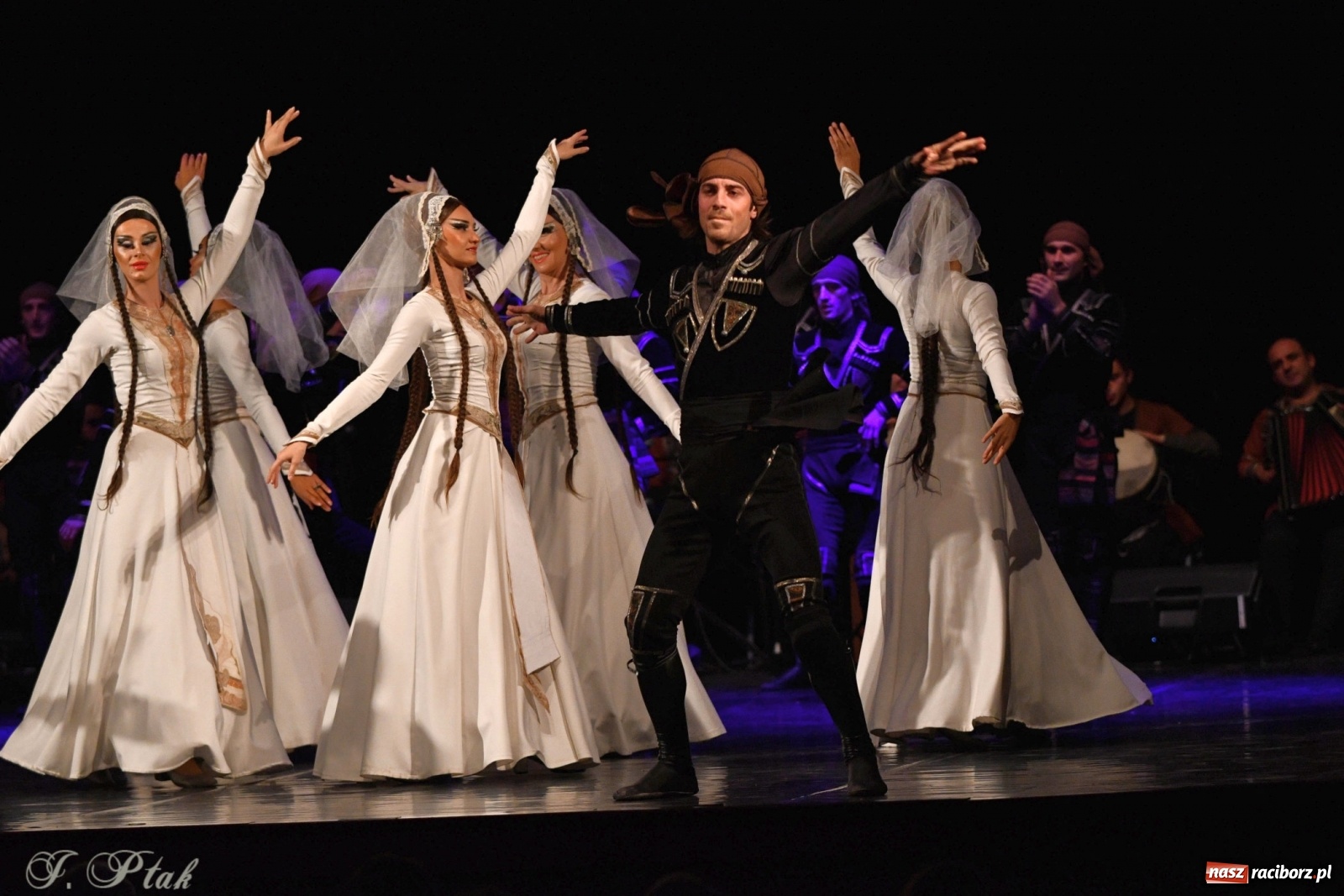 Zdjęcie w galerii na portalu naszraciborz.pl: Narodowa Perła Gruzji na deskach RCK  wiadomości z regionu