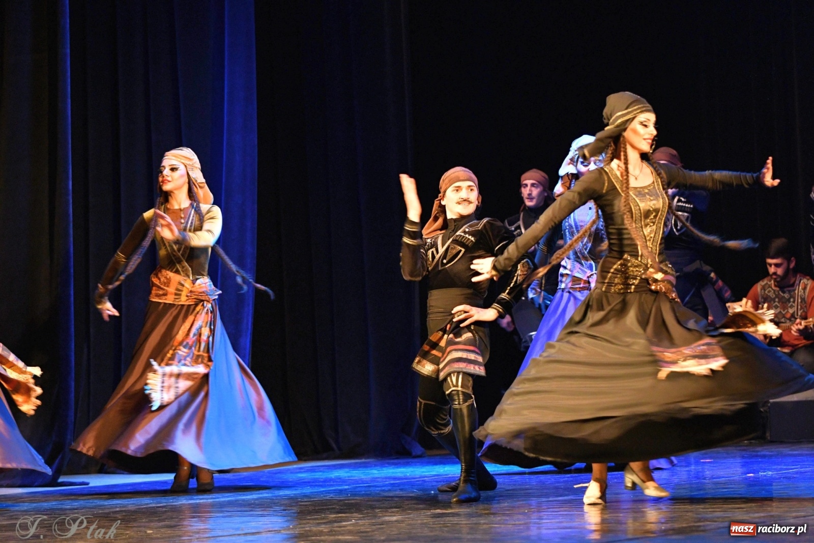 Zdjęcie w galerii na portalu naszraciborz.pl: Narodowa Perła Gruzji na deskach RCK  wiadomości z regionu