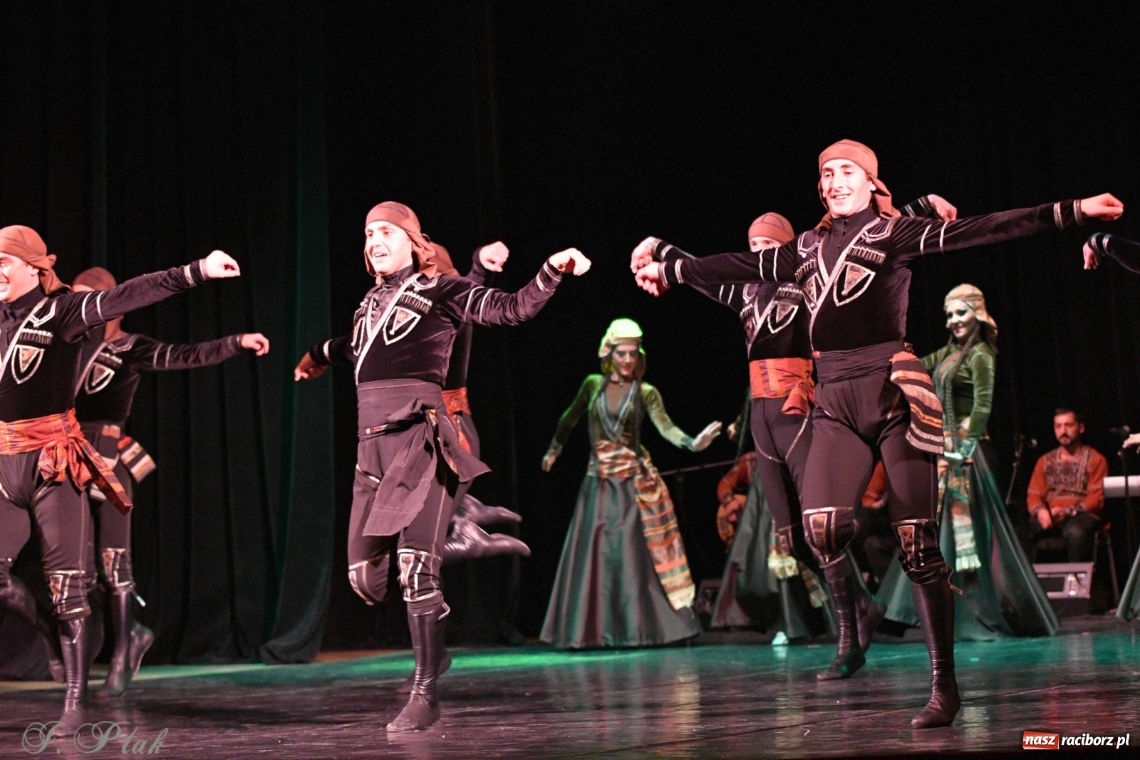 Zdjęcie w galerii na portalu naszraciborz.pl: Narodowa Perła Gruzji na deskach RCK  wiadomości z regionu