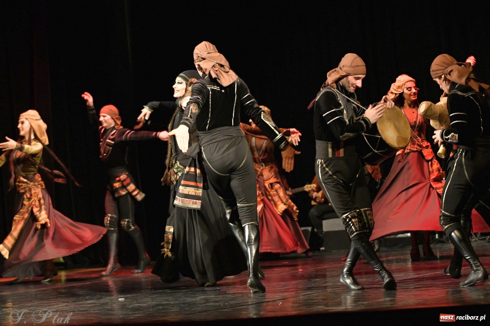 Zdjęcie w galerii na portalu naszraciborz.pl: Narodowa Perła Gruzji na deskach RCK  wiadomości z regionu