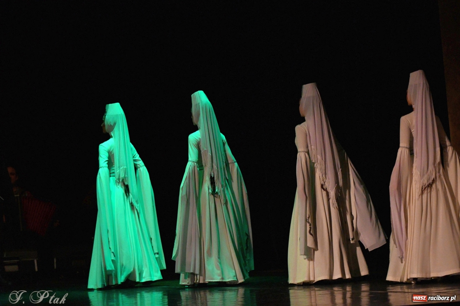 Zdjęcie w galerii na portalu naszraciborz.pl: Narodowa Perła Gruzji na deskach RCK  wiadomości z regionu