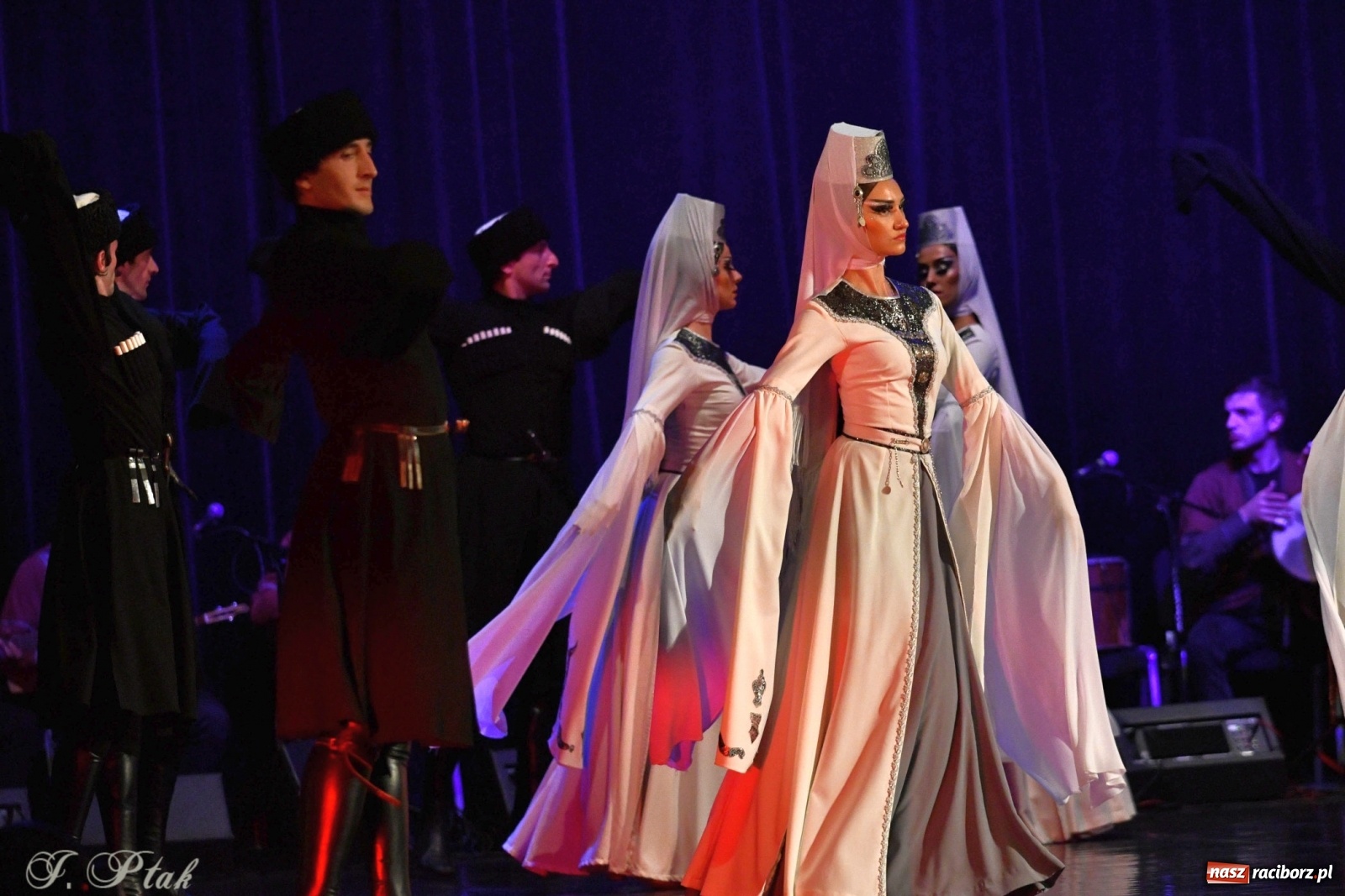 Zdjęcie w galerii na portalu naszraciborz.pl: Narodowa Perła Gruzji na deskach RCK  wiadomości z regionu