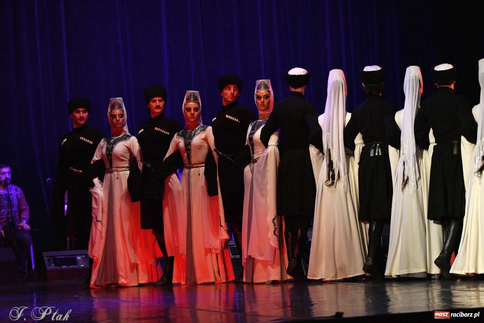 Zdjęcie w galerii na portalu naszraciborz.pl: Narodowa Perła Gruzji na deskach RCK  wiadomości z regionu