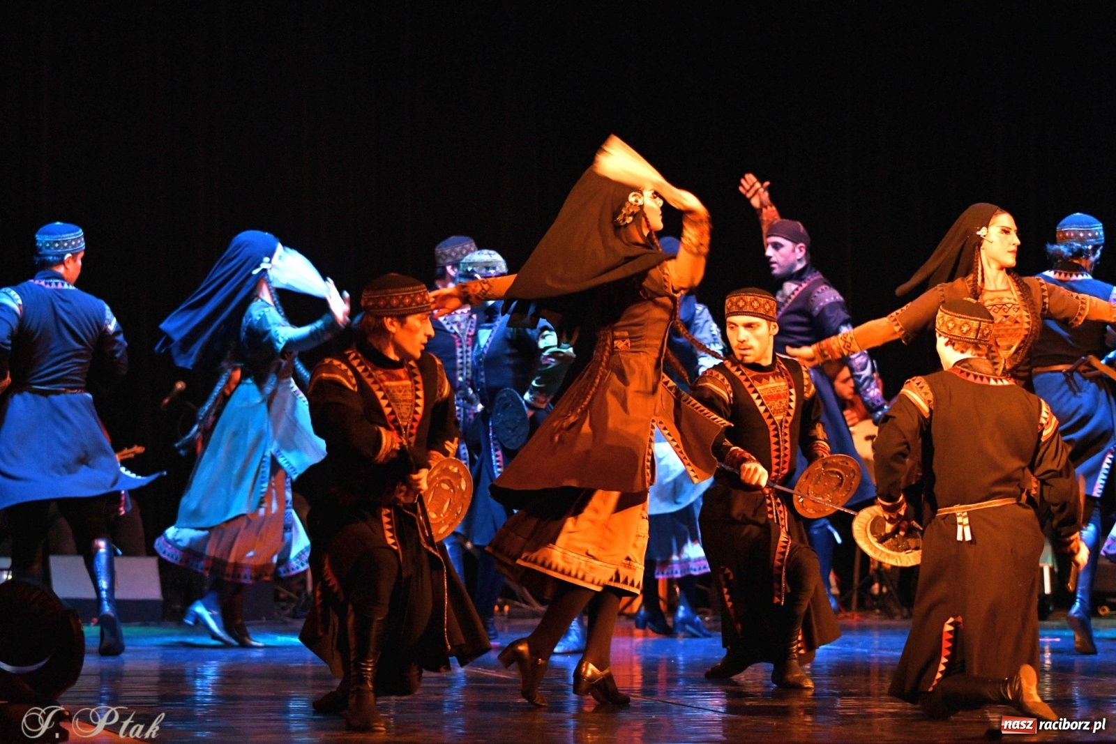 Zdjęcie w galerii na portalu naszraciborz.pl: Narodowa Perła Gruzji na deskach RCK  wiadomości z regionu