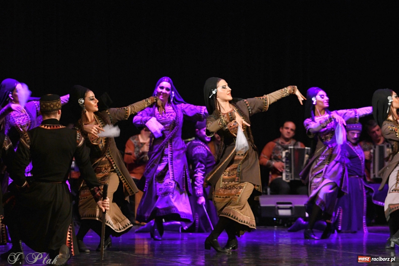 Zdjęcie w galerii na portalu naszraciborz.pl: Narodowa Perła Gruzji na deskach RCK  wiadomości z regionu