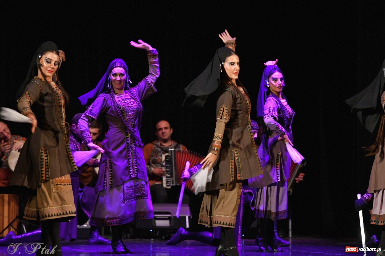 Zdjęcie w galerii na portalu naszraciborz.pl: Narodowa Perła Gruzji na deskach RCK  wiadomości z regionu