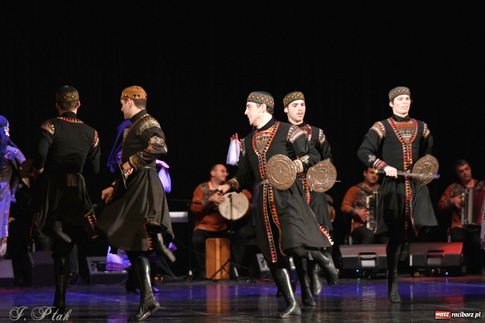 Zdjęcie w galerii na portalu naszraciborz.pl: Narodowa Perła Gruzji na deskach RCK  wiadomości z regionu