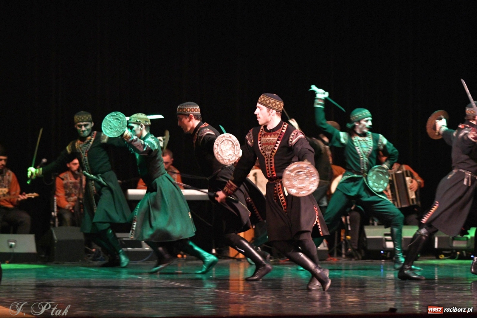 Zdjęcie w galerii na portalu naszraciborz.pl: Narodowa Perła Gruzji na deskach RCK  wiadomości z regionu