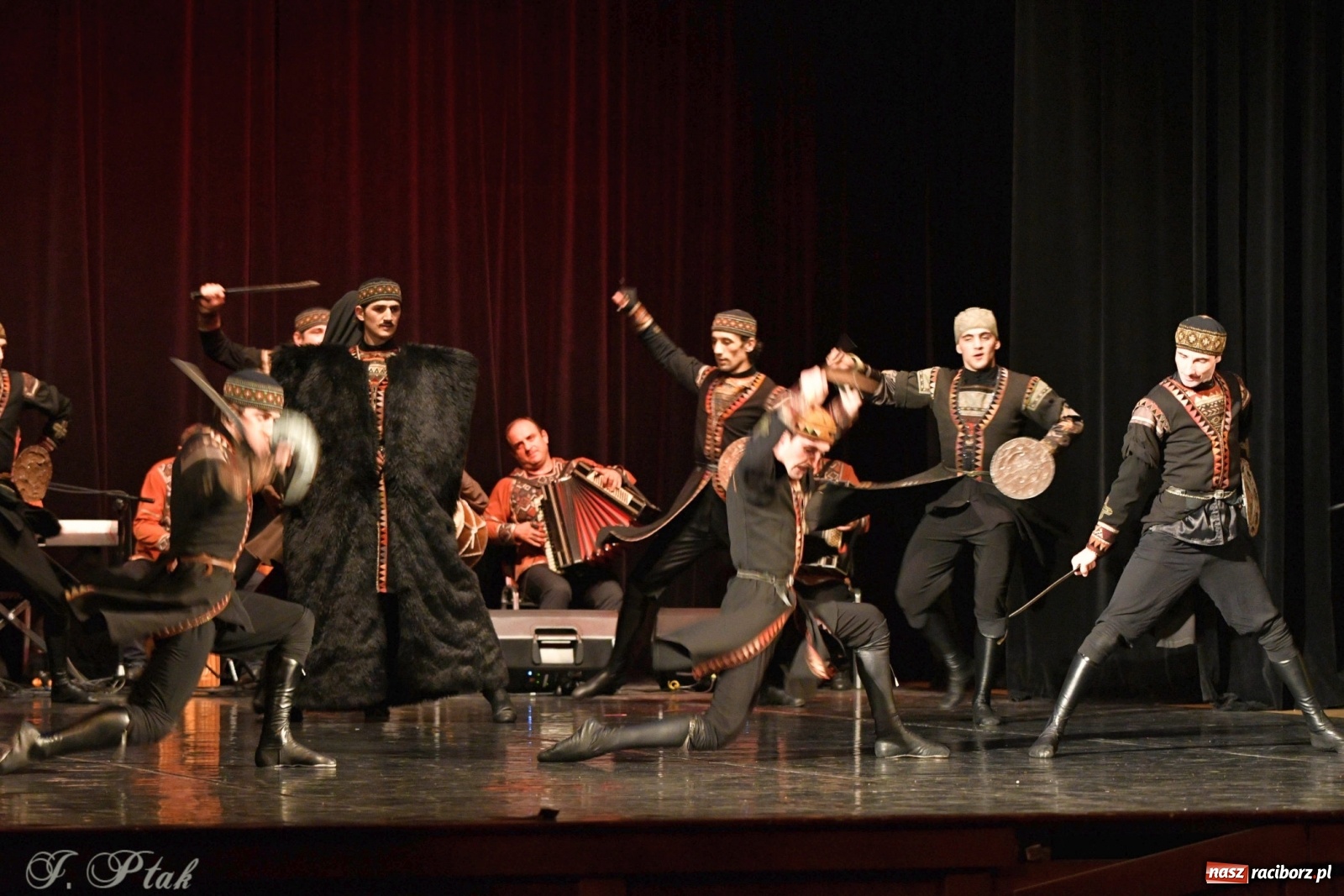 Zdjęcie w galerii na portalu naszraciborz.pl: Narodowa Perła Gruzji na deskach RCK  wiadomości z regionu