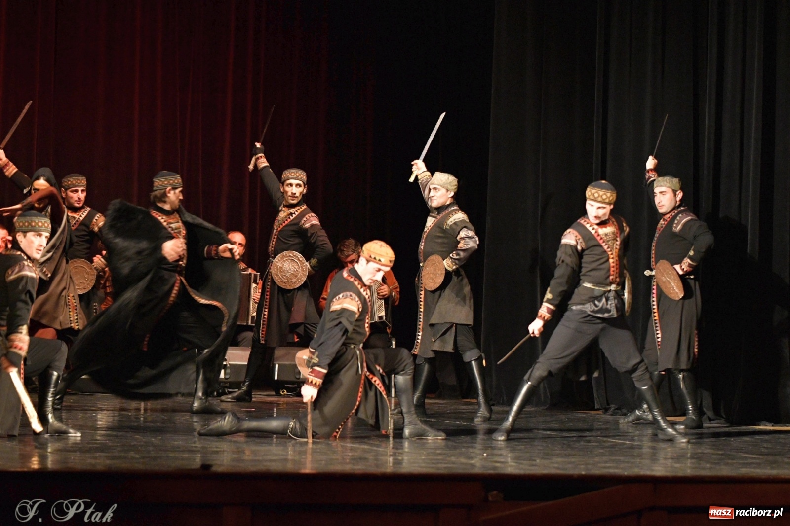 Zdjęcie w galerii na portalu naszraciborz.pl: Narodowa Perła Gruzji na deskach RCK  wiadomości z regionu