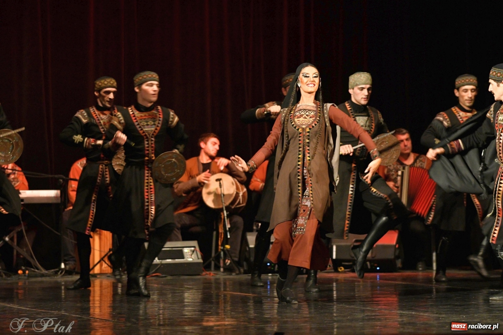 Zdjęcie w galerii na portalu naszraciborz.pl: Narodowa Perła Gruzji na deskach RCK  wiadomości z regionu