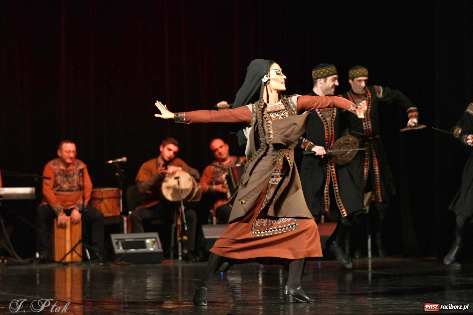 Zdjęcie w galerii na portalu naszraciborz.pl: Narodowa Perła Gruzji na deskach RCK  wiadomości z regionu