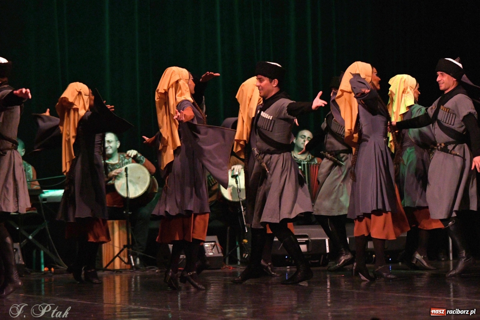 Zdjęcie w galerii na portalu naszraciborz.pl: Narodowa Perła Gruzji na deskach RCK  wiadomości z regionu