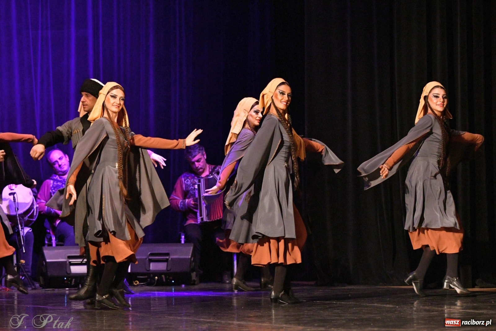 Zdjęcie w galerii na portalu naszraciborz.pl: Narodowa Perła Gruzji na deskach RCK  wiadomości z regionu