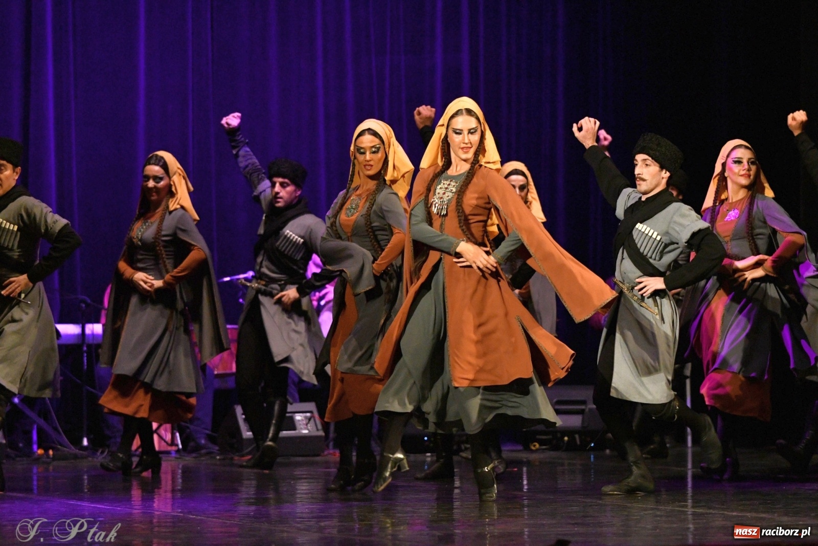 Zdjęcie w galerii na portalu naszraciborz.pl: Narodowa Perła Gruzji na deskach RCK  wiadomości z regionu