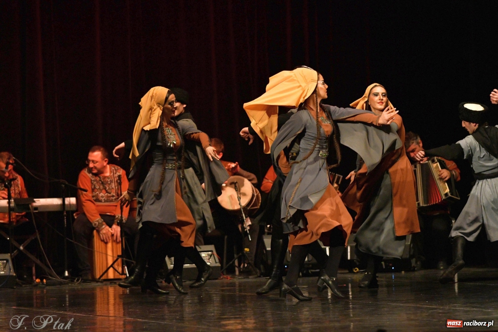 Zdjęcie w galerii na portalu naszraciborz.pl: Narodowa Perła Gruzji na deskach RCK  wiadomości z regionu