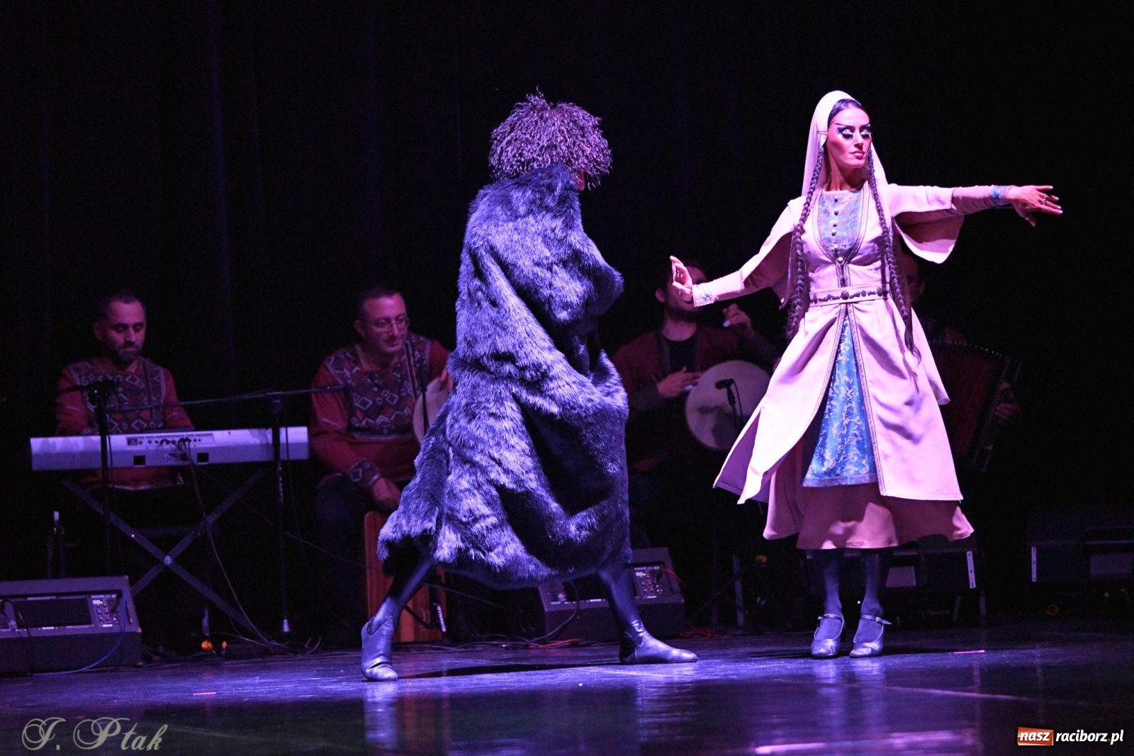 Zdjęcie w galerii na portalu naszraciborz.pl: Narodowa Perła Gruzji na deskach RCK  wiadomości z regionu