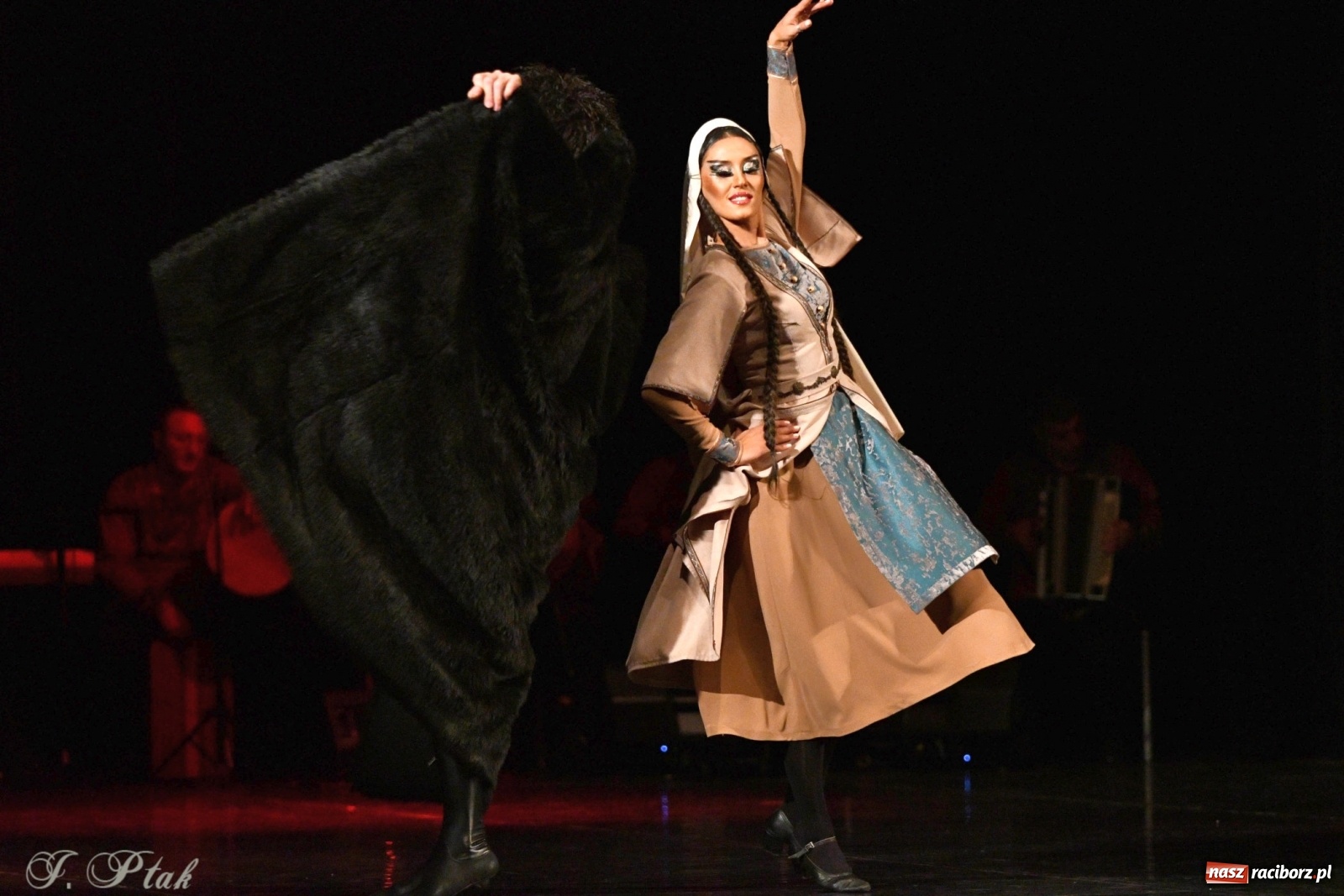 Zdjęcie w galerii na portalu naszraciborz.pl: Narodowa Perła Gruzji na deskach RCK  wiadomości z regionu