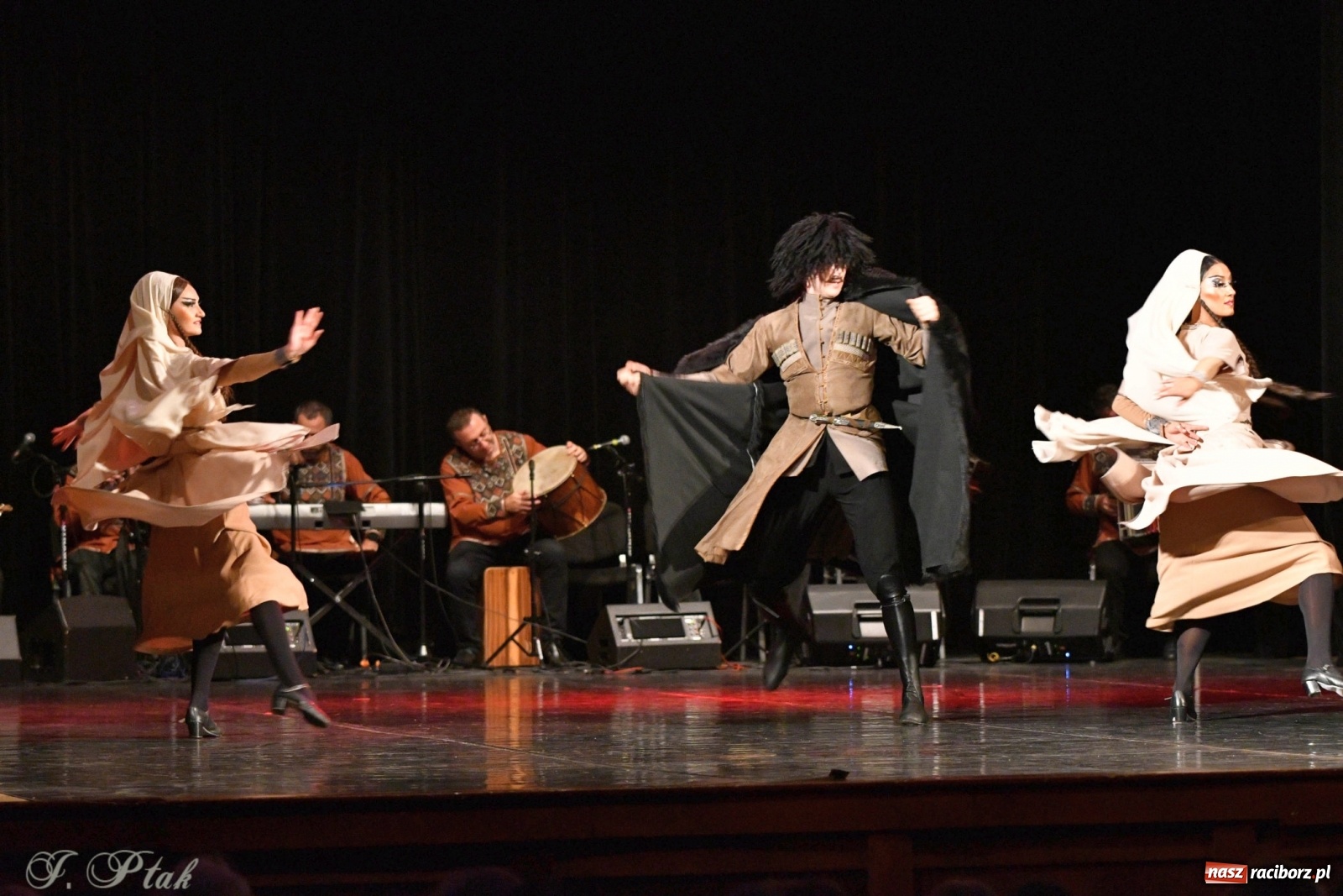 Zdjęcie w galerii na portalu naszraciborz.pl: Narodowa Perła Gruzji na deskach RCK  wiadomości z regionu