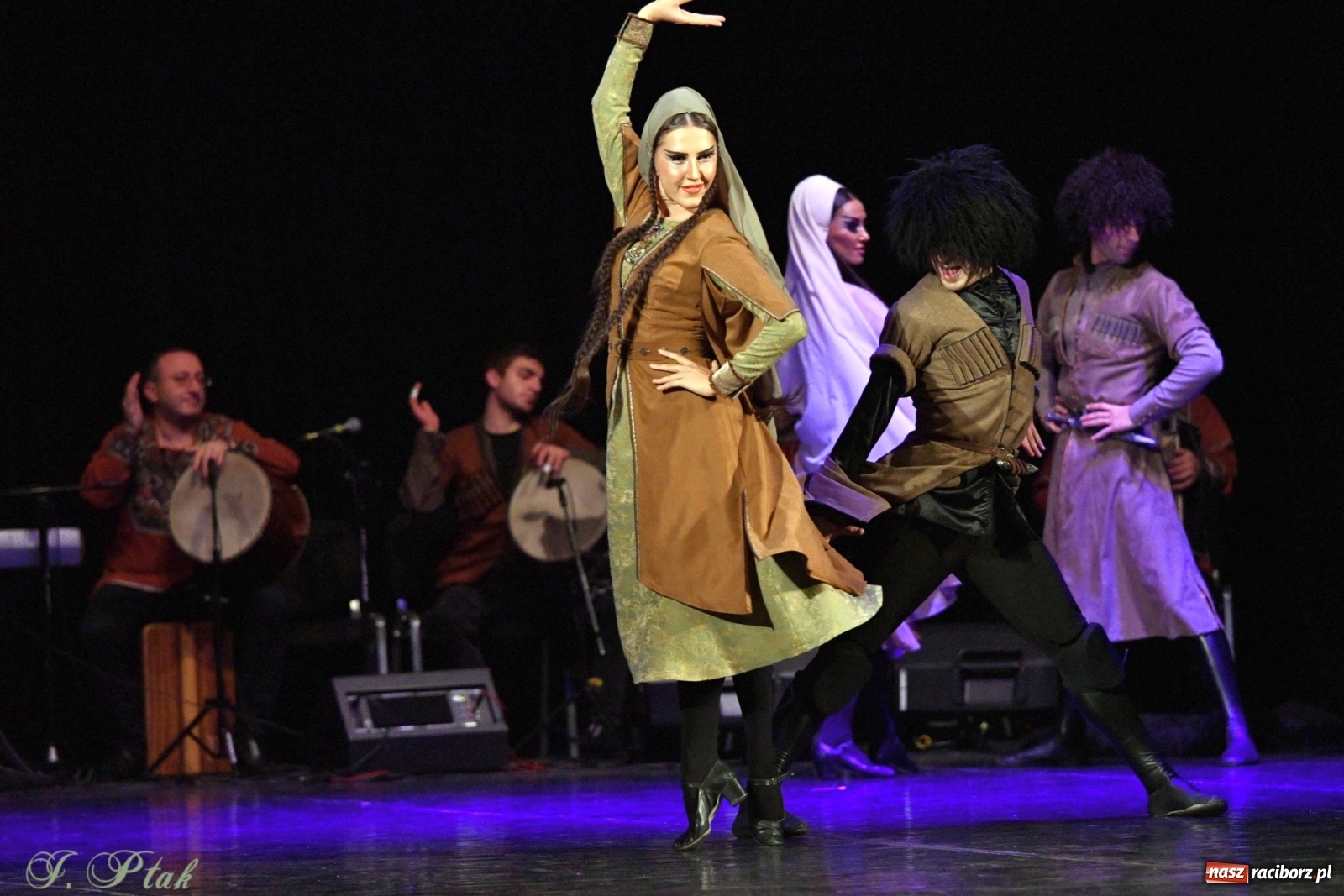 Zdjęcie w galerii na portalu naszraciborz.pl: Narodowa Perła Gruzji na deskach RCK  wiadomości z regionu