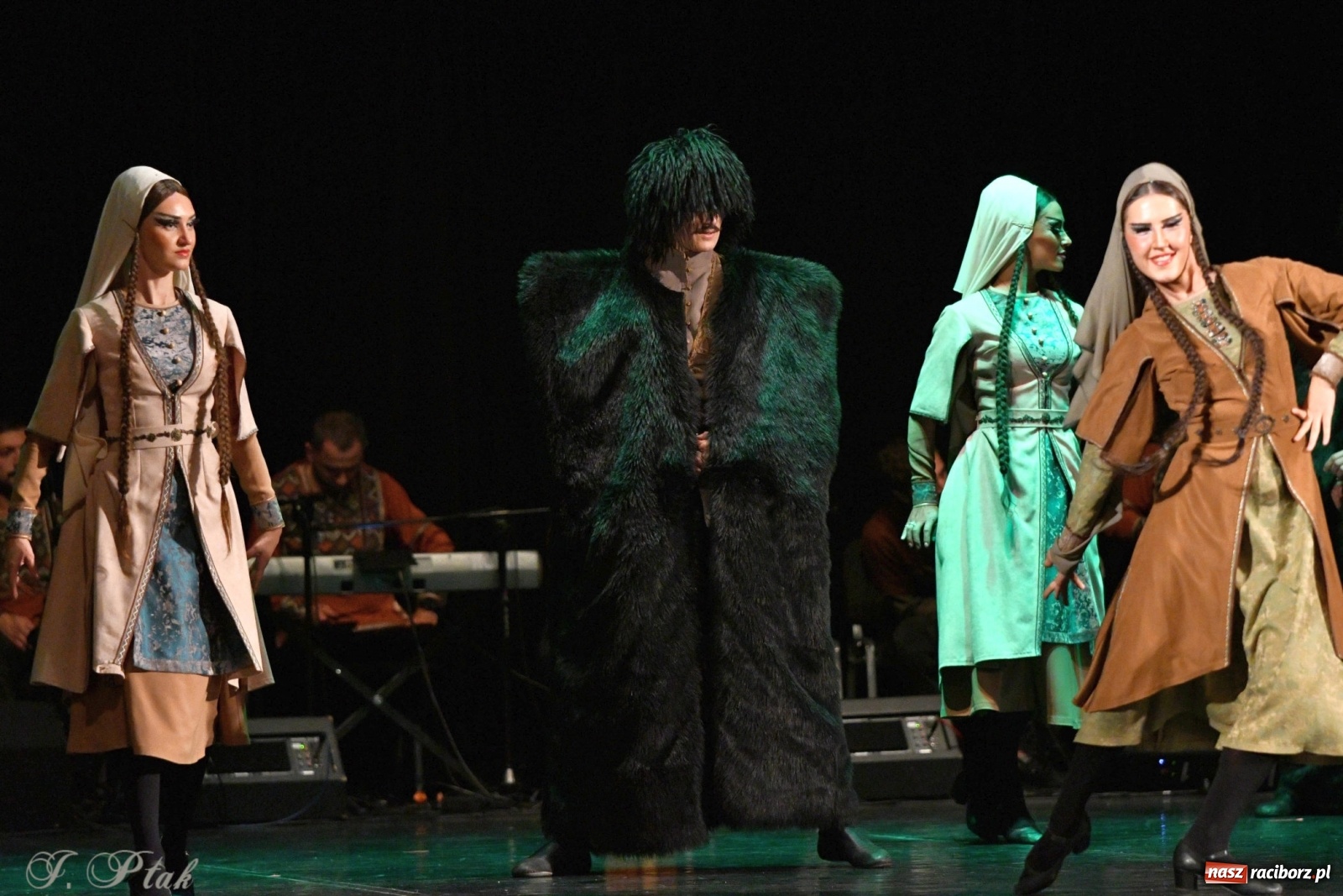 Zdjęcie w galerii na portalu naszraciborz.pl: Narodowa Perła Gruzji na deskach RCK  wiadomości z regionu