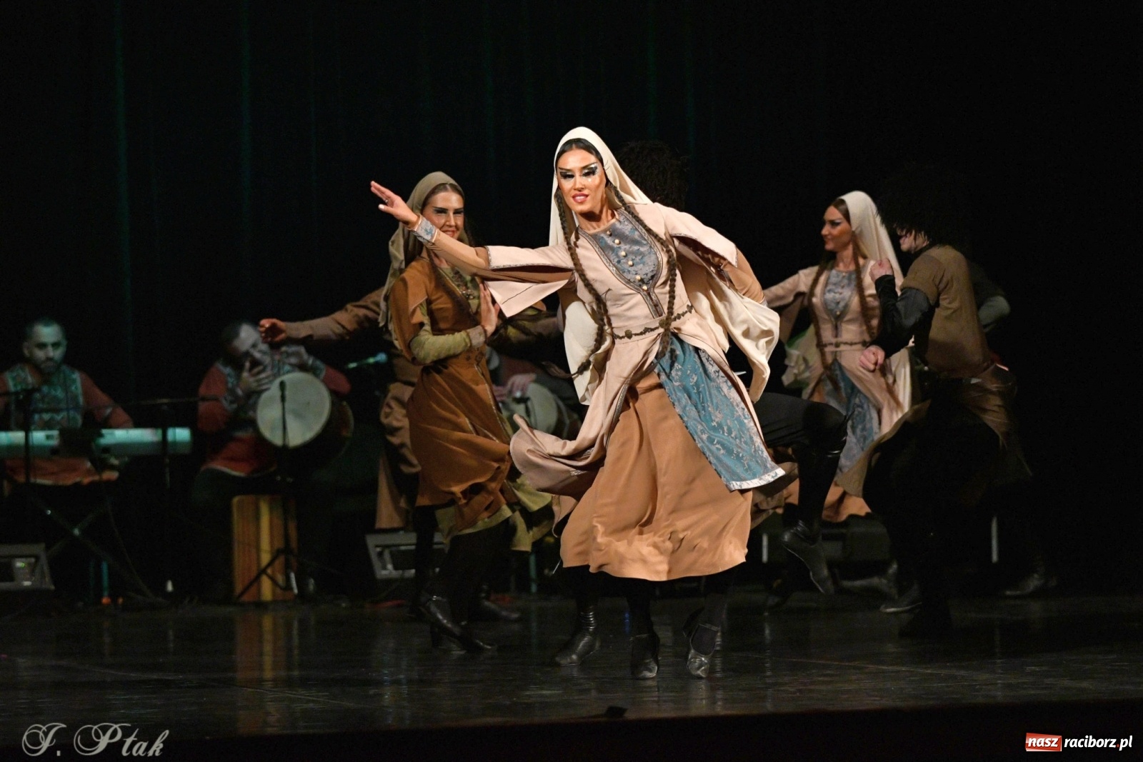 Zdjęcie w galerii na portalu naszraciborz.pl: Narodowa Perła Gruzji na deskach RCK  wiadomości z regionu