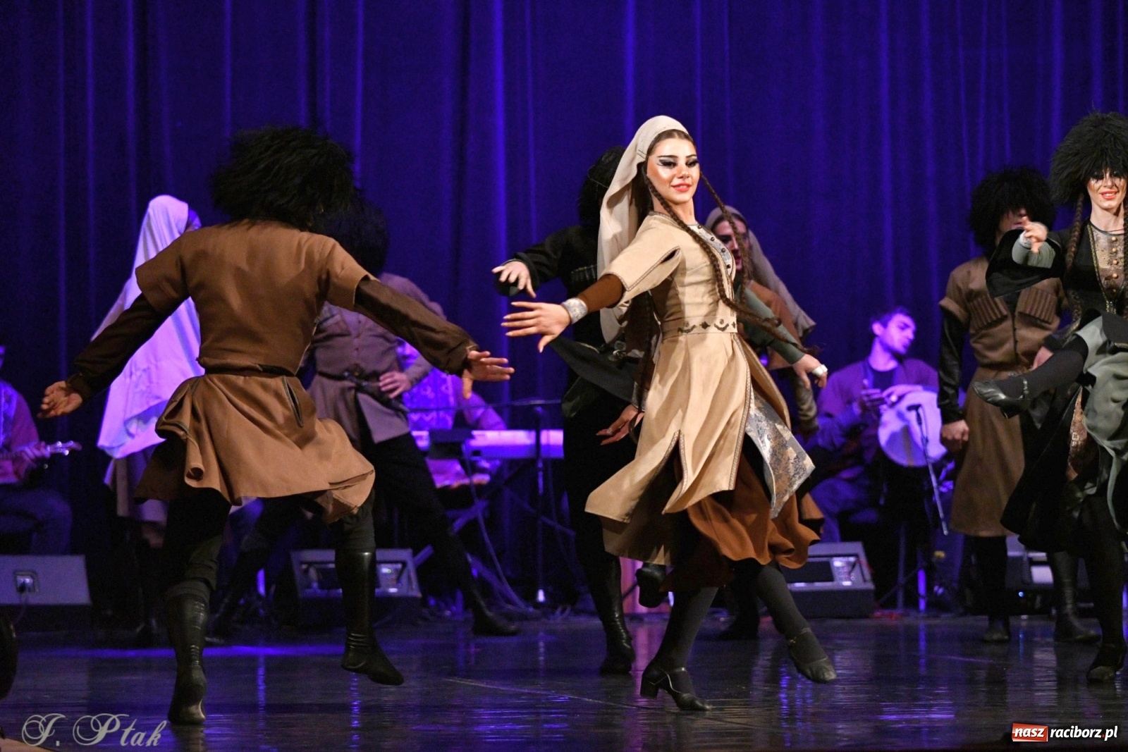 Zdjęcie w galerii na portalu naszraciborz.pl: Narodowa Perła Gruzji na deskach RCK  wiadomości z regionu