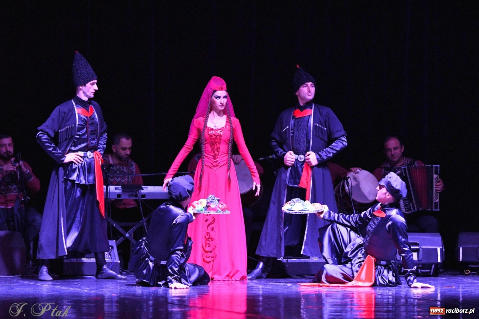 Zdjęcie w galerii na portalu naszraciborz.pl: Narodowa Perła Gruzji na deskach RCK  wiadomości z regionu